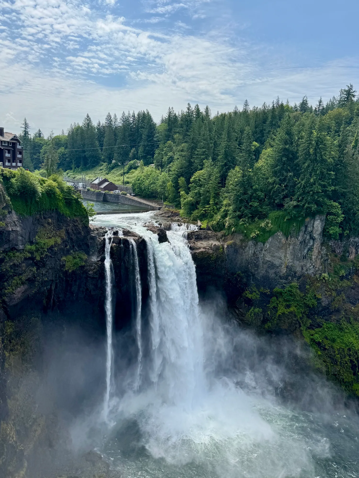 Snoqualmie Falls thundering over the cliff with the Salish Lodge above
